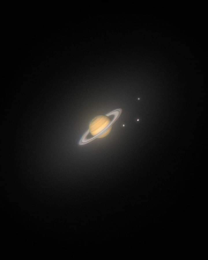 alertanoti's tweet photo. ASÍ SE VE SATURNO DESDE UN TELESCOPIO EN LA TIERRA 🪐

Tomadas a 1.350 millones de Km de distancia, sorprende por su claridad y definición 

Fotos: NASA. 🪐🌠 https://t.co/J3W9ubc4D4