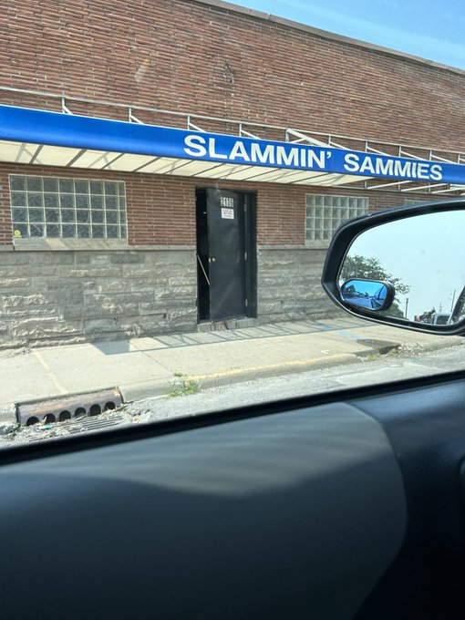 Drove by this today and it looked like a fun place. Slammin' Sammies in Indianapolis, complete with the<a href="/tag/summervibes"class="tags"><span>#summervibes</span></a>