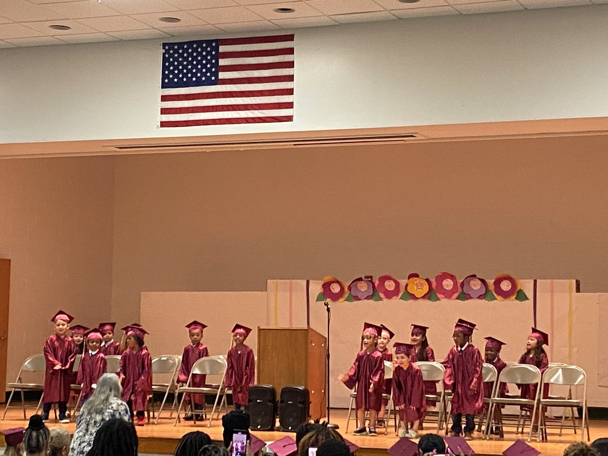 Laurie Hartley tweet media