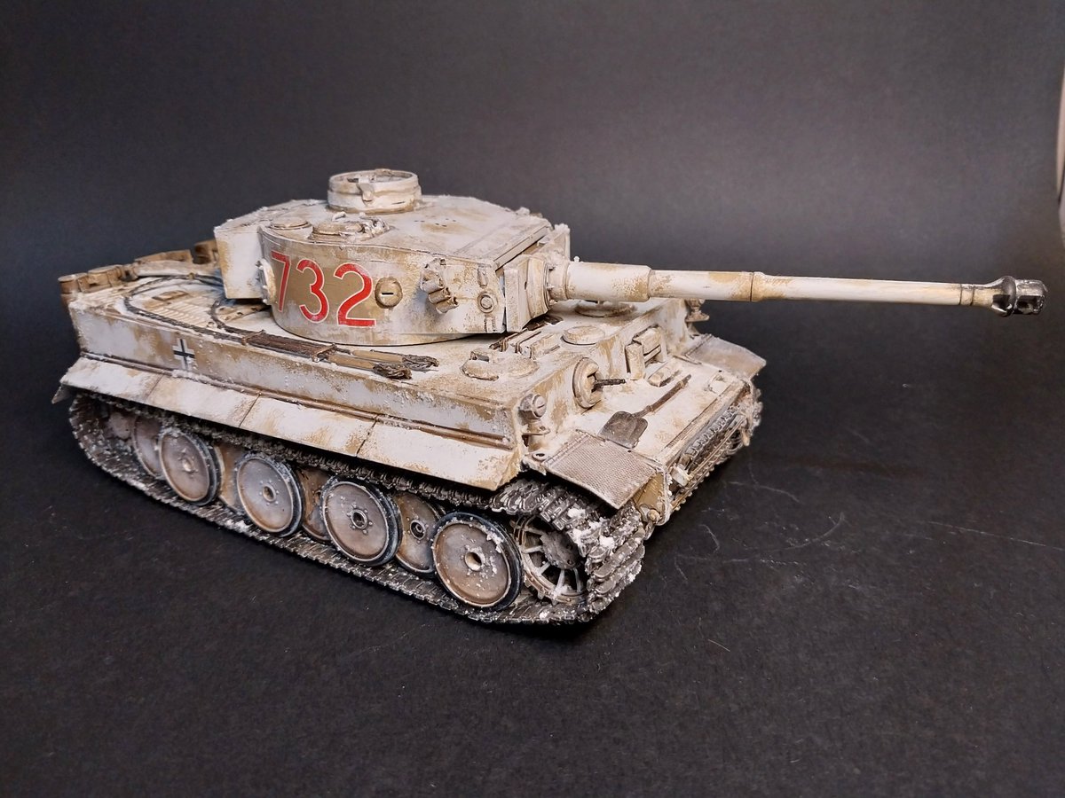 A 1/35 scale Tiger Tank from Italeri painted in winter camoflauge. 

#scalemodel #scalemodelling #militarymodel #miniaturepainting #WW2 #tanks #paintingminiatures #italeri #tigertank #135scale