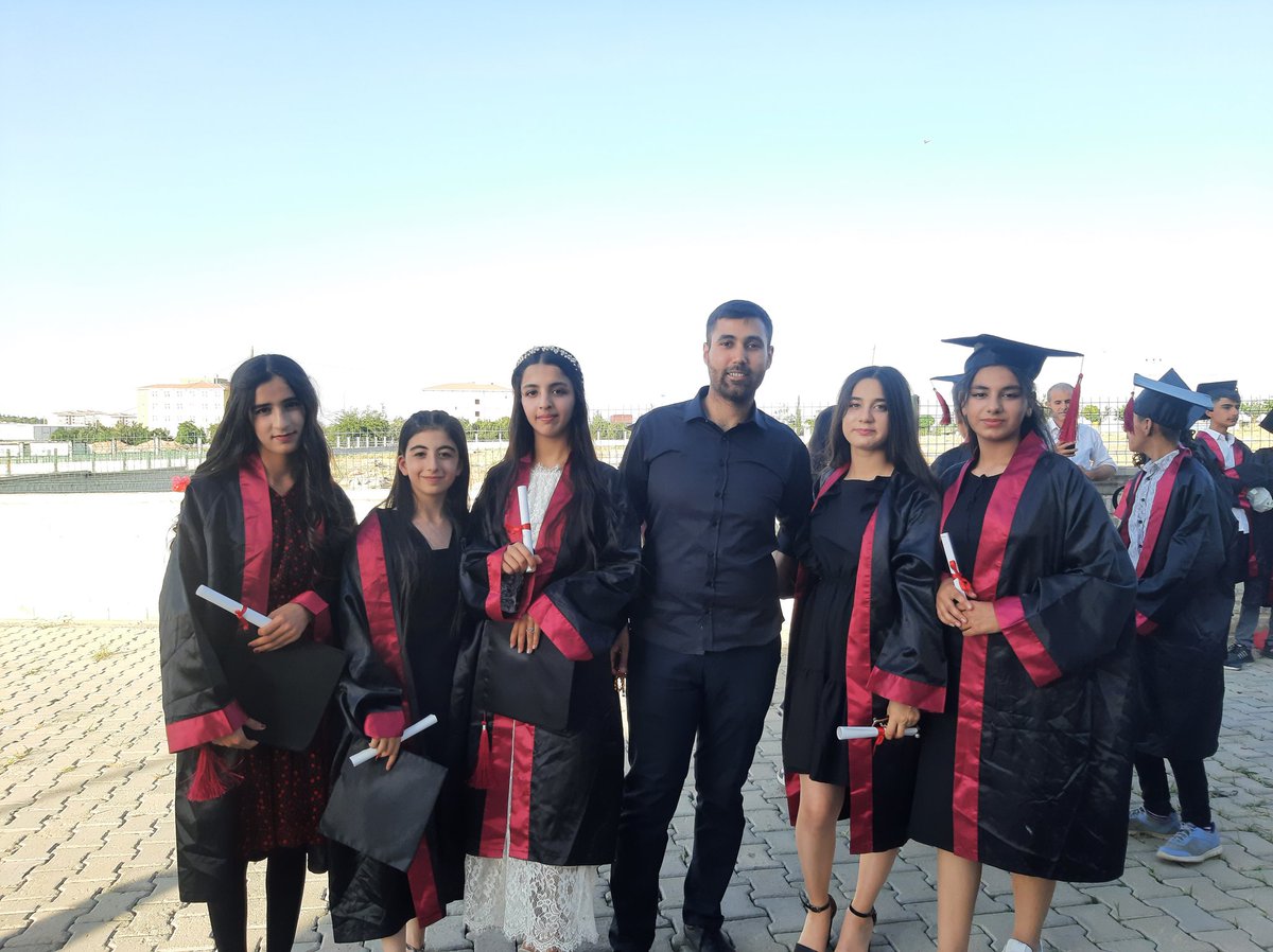 DurmusAtli's tweet photo. 2022-2023 mezuniyet https://t.co/5YcI18EWQj