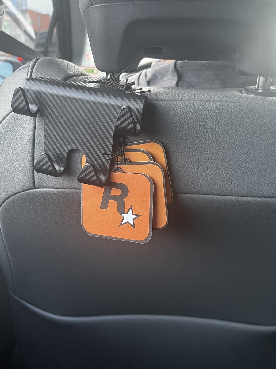 tamoorh's tweet photo. Got in a random Uber and saw this. What does it mean? #SummerGameFest #UberGames #BringBackMidnightClub https://t.co/iGrRgfZ0Bg
