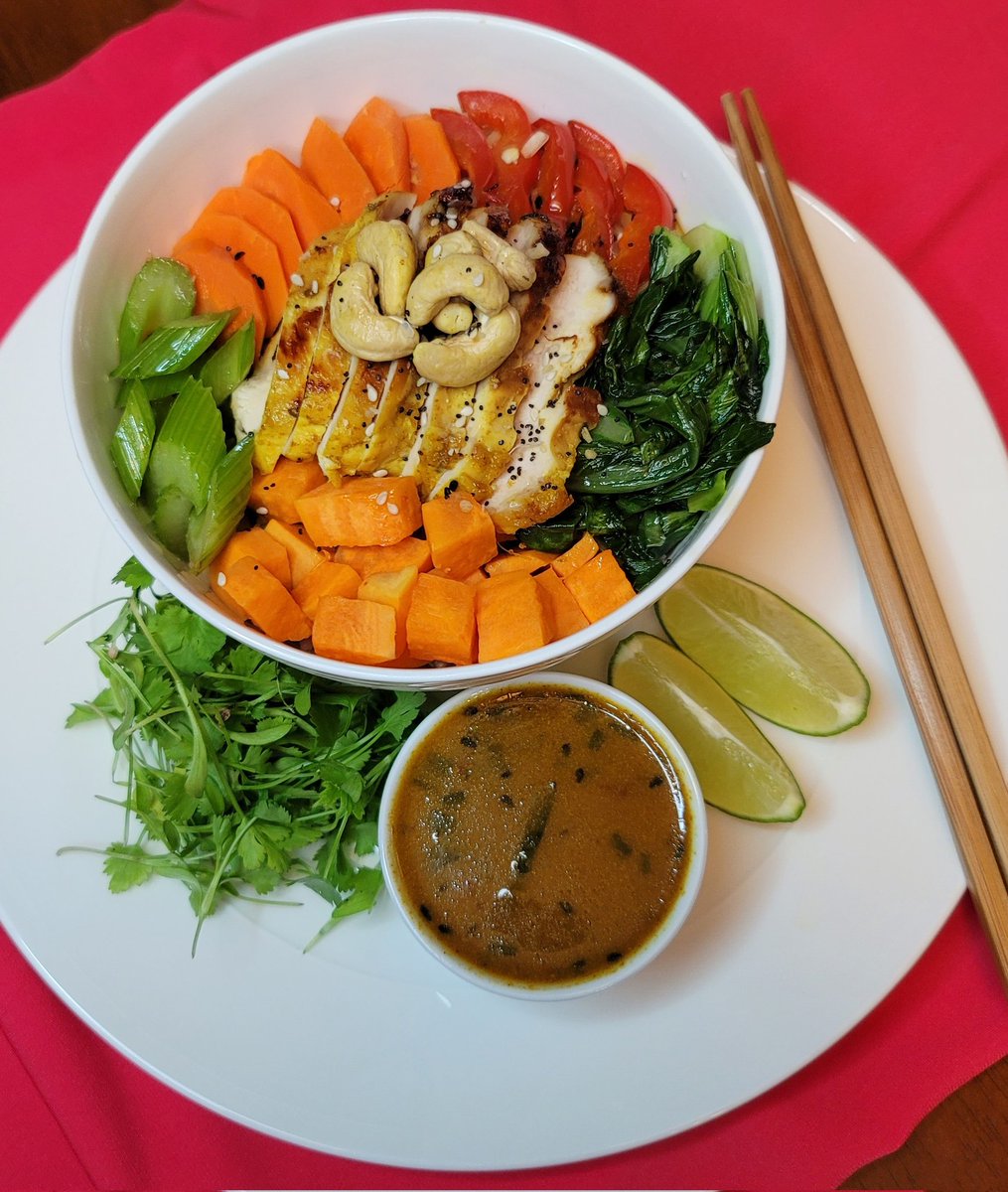 Thai Curry Buddha Bowl 🍜

I highly recommend sprouted cilantro if you like the flavor 😋
 
#FlavorKink
#Cooking 
#chefskiss 
#Kitchenlife 
#PersonalChef