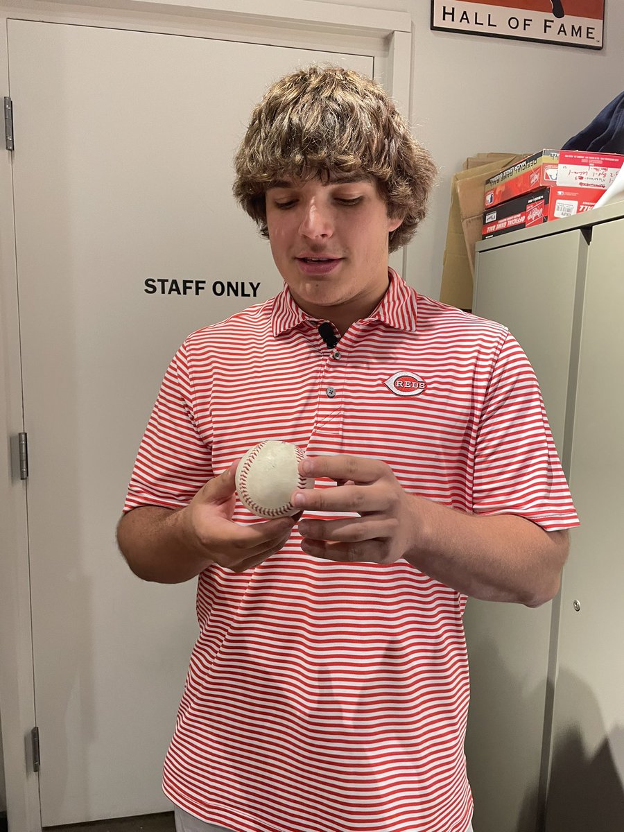 OliviaRayTV's tweet photo. Can confirm that Elly De La Cruz’s home run ball is back in the rookie’s locker.

Alex French is the lucky fan who caught the 458 ft @ellylacocoa18 bomb. He said, “I just want to do the right thing. I want him to have it.”

French plays linebacker for @MoellerFootball. https://t.co/A3prdvbbUn