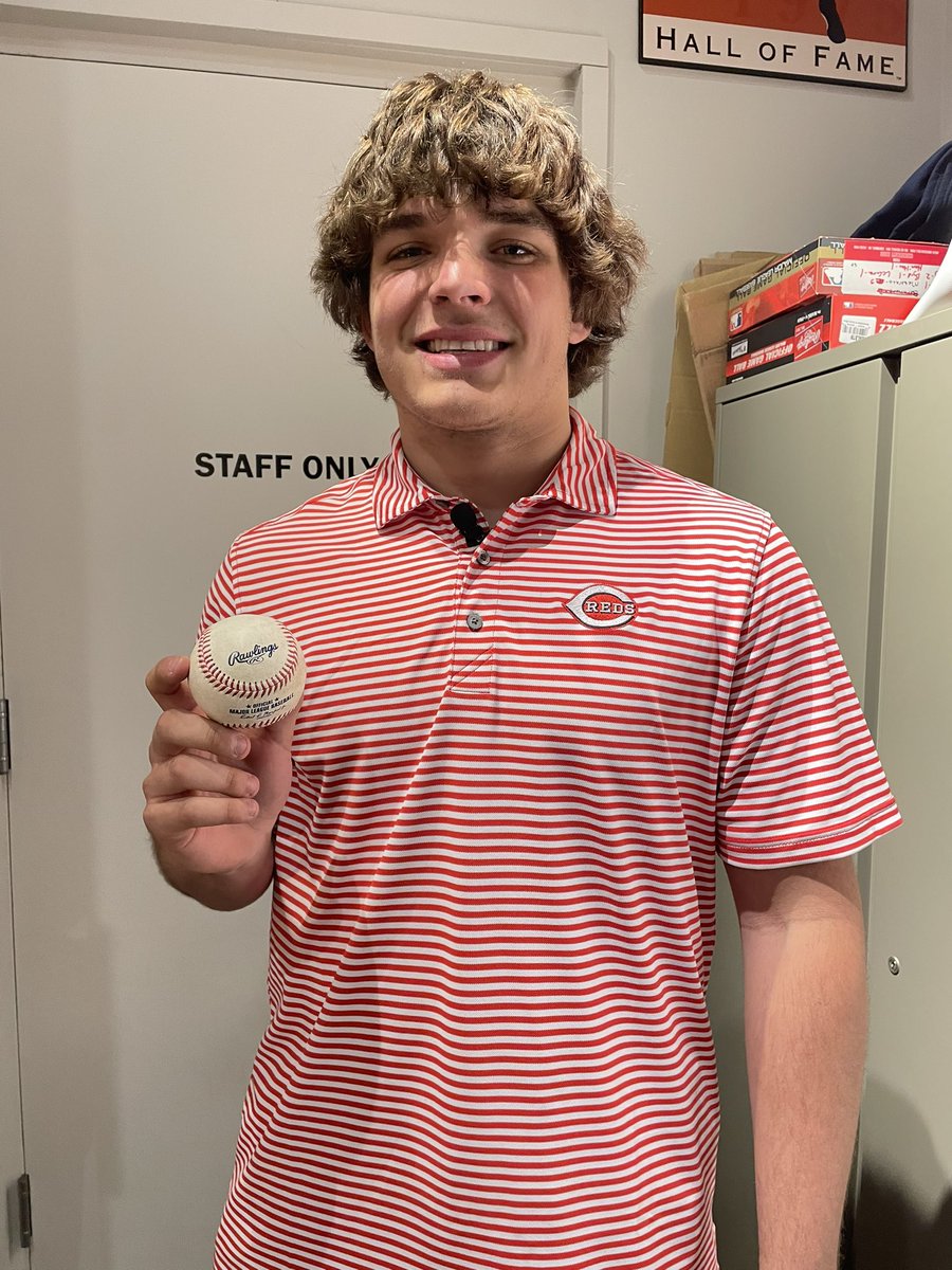 OliviaRayTV's tweet photo. Can confirm that Elly De La Cruz’s home run ball is back in the rookie’s locker.

Alex French is the lucky fan who caught the 458 ft @ellylacocoa18 bomb. He said, “I just want to do the right thing. I want him to have it.”

French plays linebacker for @MoellerFootball. https://t.co/A3prdvbbUn