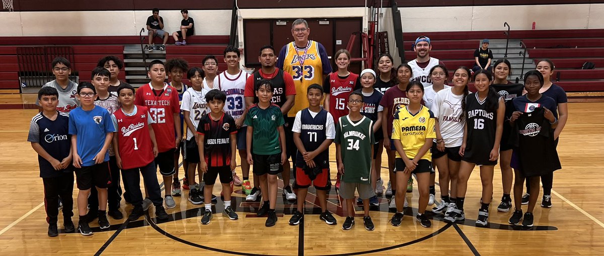 NS_Hoops22's tweet photo. Day 2 of camp! Jersey day was a success! #steersup #futuresteers #NorthSideHoops https://t.co/CS8eyhgIh3