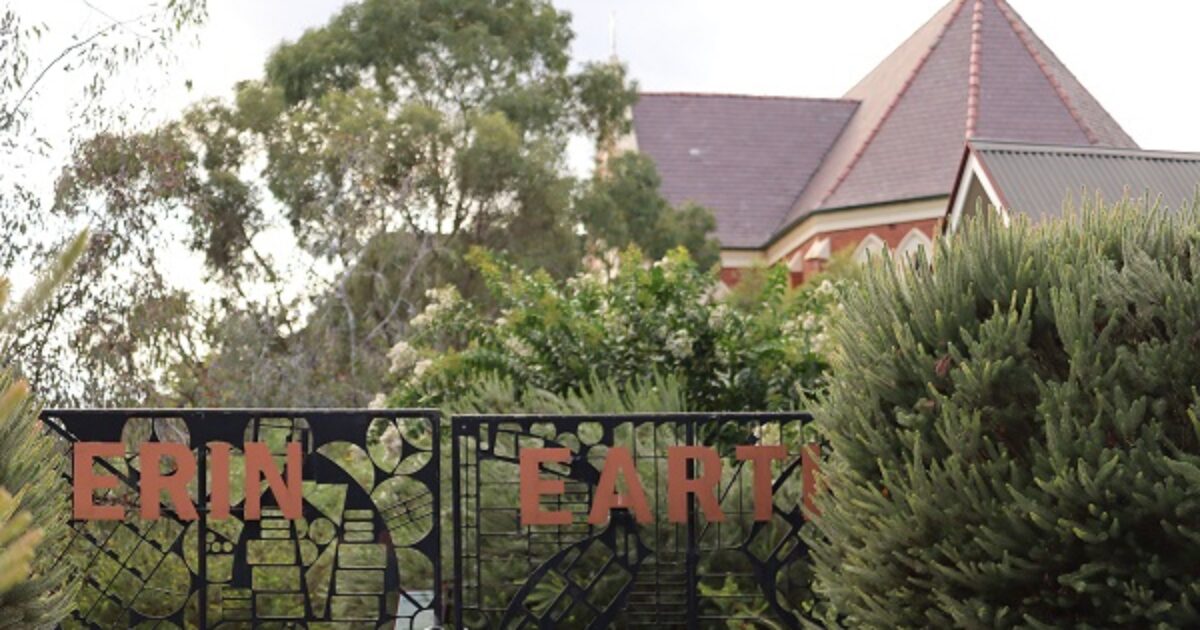 They turned two crumbling asphalt tennis courts and a rubbish dump into a beautiful half-hectare garden that does plenty for the community. Now, ErinEarth has won a prestigious award recognising their work ow.ly/eNRf50OIzOS