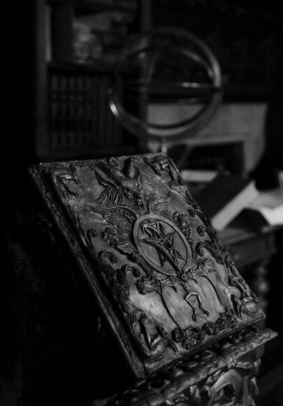 LordXreonu's tweet photo. The Faults Ov Man Have Been Synonymous To The Faults Ov Gods.
#gnosis #voidgnosis #voidmagick #blackmagick #demonicmagick #satanism #dajjal #azazel #qlippoth #baal #lefthandpath #demonicphilosophy https://t.co/AklD7u4LDr