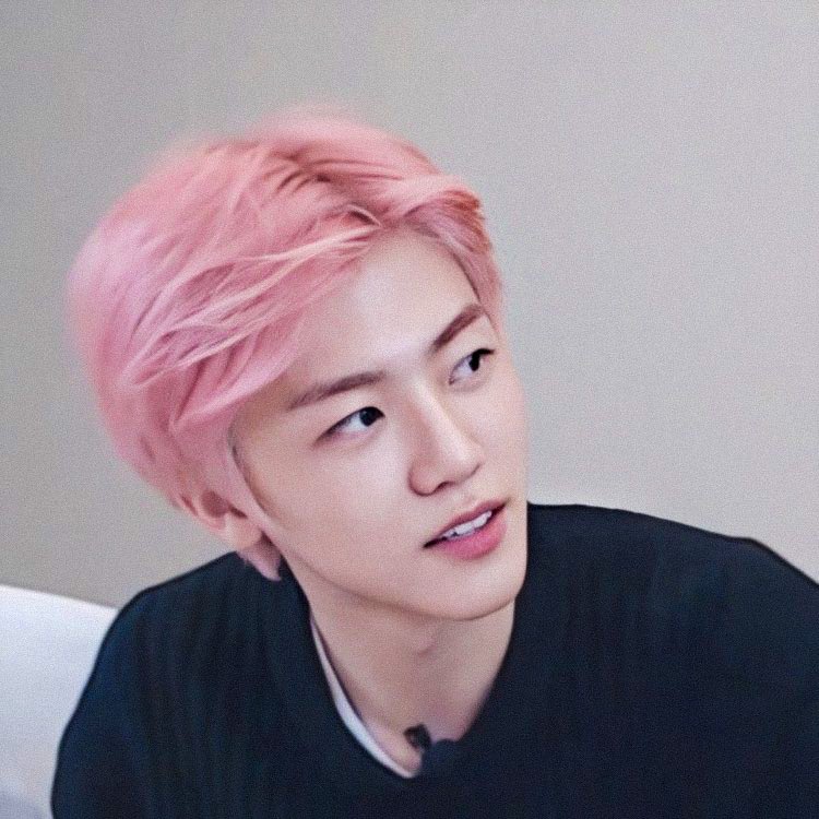 “พี่คุยกับเพื่อนแปบเบบี๋”
“มีคนมาขอไลน์หนู”
“ใคร”