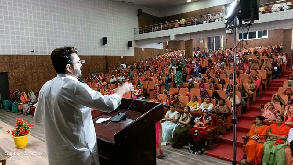 BHARGAVABHISHEK's tweet photo. #लाड़ली_बहना #सम्मेलन को संबोधित किया https://t.co/vcUojDFaww