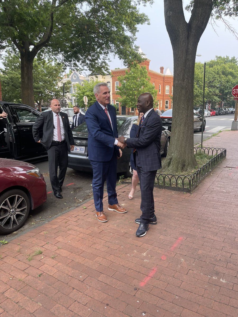 Proud to welcome @SpeakerMcCarthy to my home. His commitment and dedication to the principles that have made America a beacon of hope are unwavering.