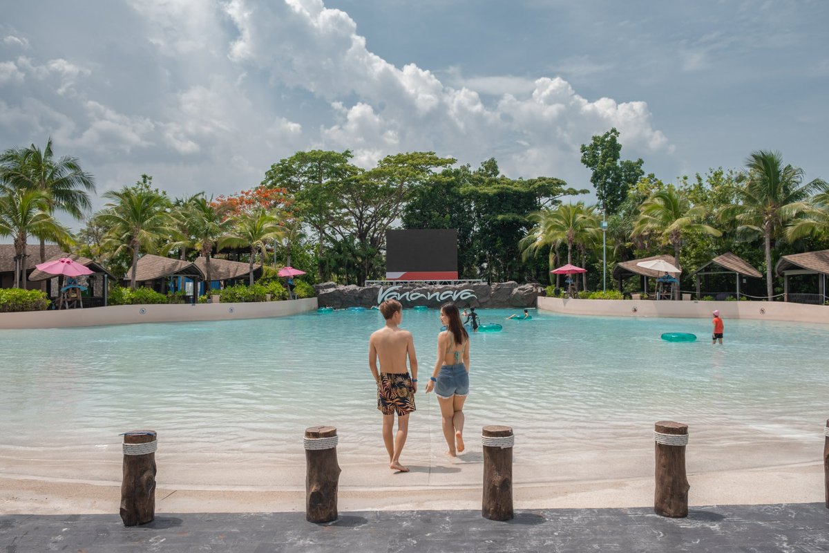 #เที่ยวหัวหิน พัก Holiday Inn Vana Nava ห้องสวย เล่นสวนน้ำฟรี🩵🌈 ในราคา 3,000 ต้นๆ มีสระว่ายน้ำ Infinity Pool , Vana Nava Sky เห็นวิวหัวหินจากจุดที่สูงที่สุด ถ่ายรูปออกมาสวยมาก เหมาะกับการพาครอบครัวไปพักผ่อน #พาไปหน่อย #รีวิวโรงแรม #โรงแรมหัวหิน <a href="/Review_Thailand/">รีวิวไทยเเลนด์</a> <a href="/ReviewTourThai/">#รีวิวทั่วไทย - เที่ยวไทยแบบฮิปๆ</a>