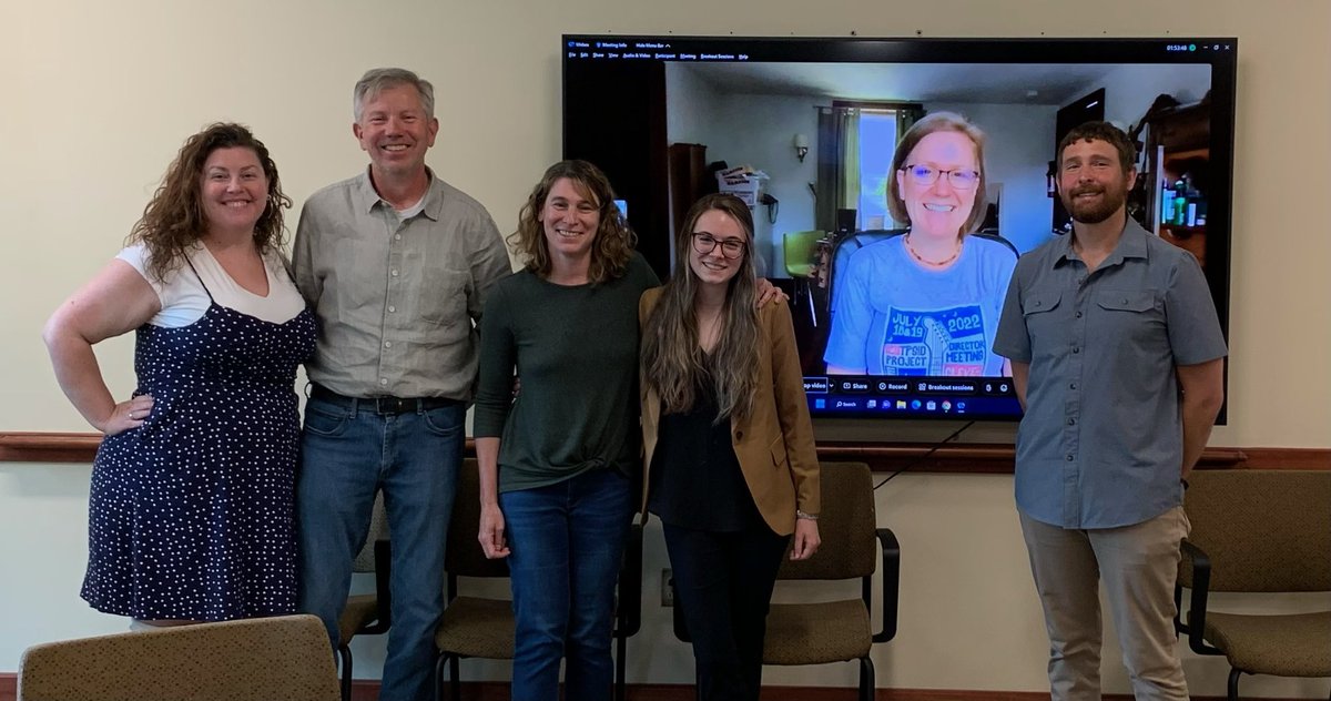 On Monday I successfully defended my dissertation! 🎉🎉So fortunate to have such amazing supporters. Thank you to my wonderful advisor/mentor, @AllisonLombardi, and rest of my amazing committee @GrahamRifenbark @ClarePapay Joe Madaus & Tracy Sinclair. 💖