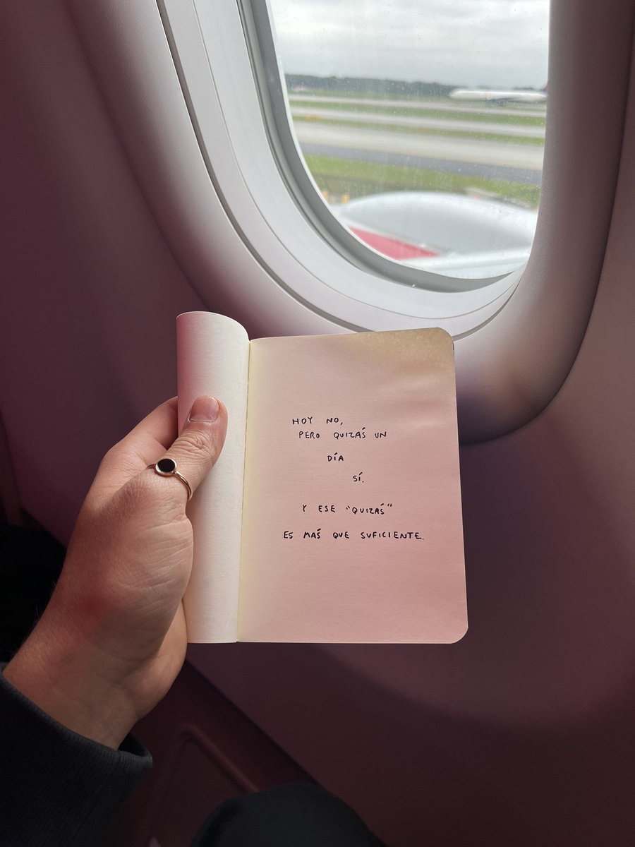 _rom_mo_'s tweet photo. Pedazo de mi libreta antes de despegar. https://t.co/p8ZHeymwCW