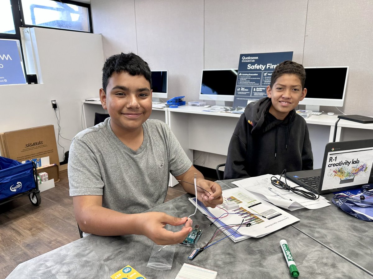 Porterville_FRL's tweet photo. Today was making Wireless Reach a reality - students wired and coded a Bluetooth module and app to control LEDs and servos.
@qualcomm @qualcommforgood #thinkabitlab #wirelessreach @pathwayspusd https://t.co/kzxr68aoEf