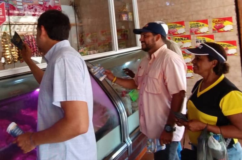 roger_delgado's tweet image. #7Junio 

Hoy con @CarlosOcariz y compañeros de @Pr1meroJusticia de Barlovento en Higuerote #Miranda 🇩🇪

#VamosAEcharPalante con @hcapriles rumbo a las primarias del 22 de octubre!

#Unidad
@ActivismoPJ
@PJ_EdoMiranda