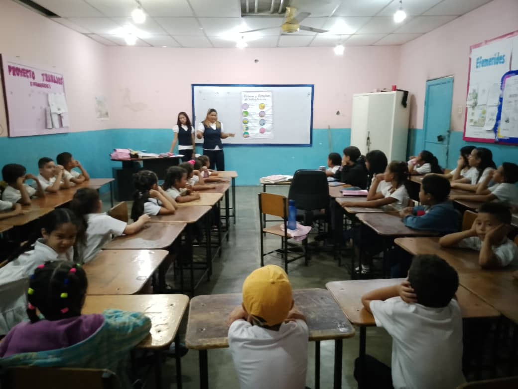 fmsp_jrodriguez's tweet image. Misión Sucre|| Aldea Jorge Rodríguez, Triunfadoras del PNFE dictaron Charla de los Derechos del Niño en la EBR 5 de Cabimas @NicolasMaduro @sandraoblitasr @_LaAvanzadora @mppeduniv @RedMisionSucre @MPPEDUCACION @CDCEZULIA @penelopelour @avelinchirinos @CALLAMAOVIEDO
