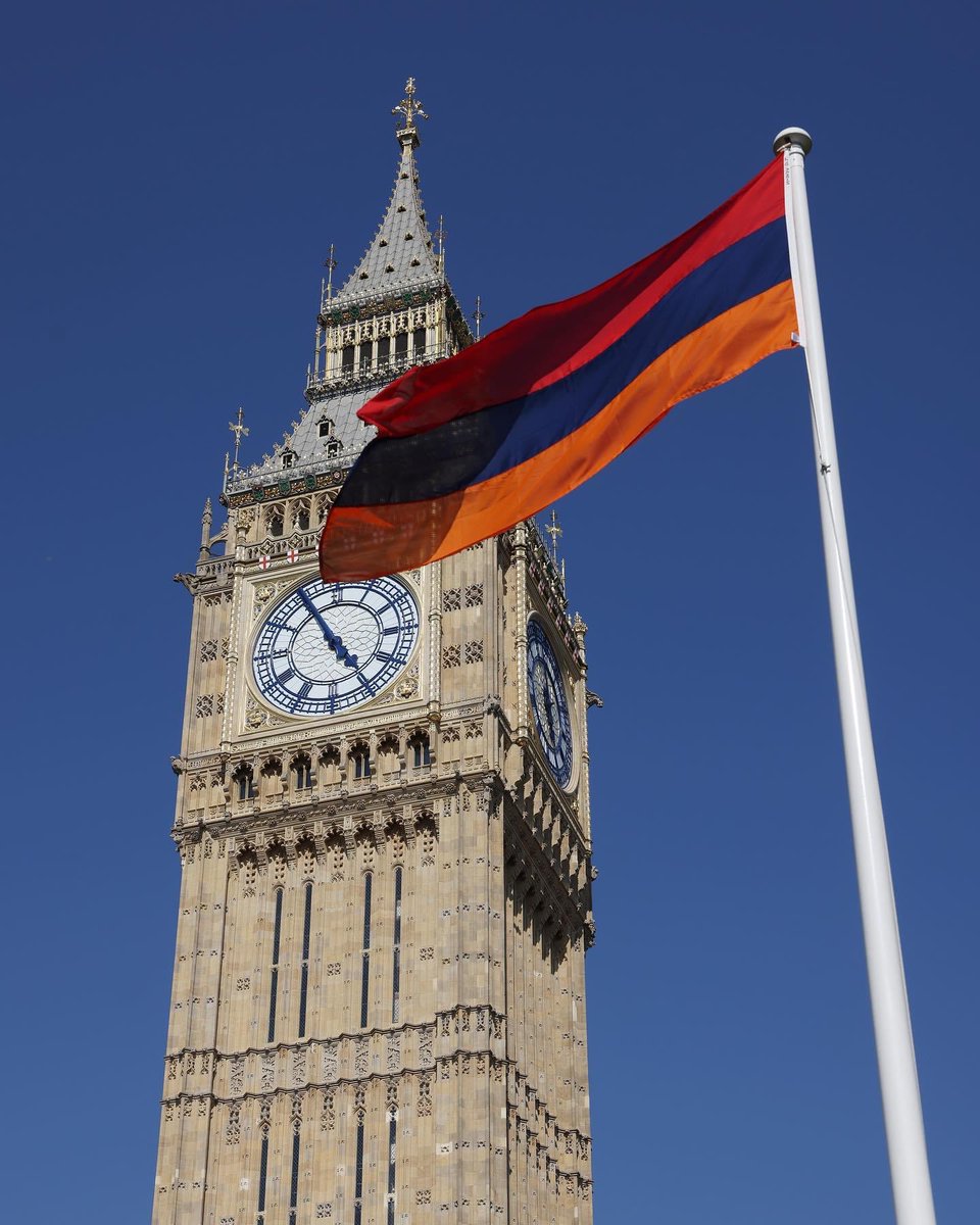 It’s a distinct honour to see the Armenian tricolor raised in front of @UKParliament during the visit @alensimonyan to London.