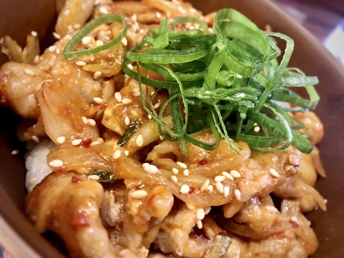 新札幌ピロザンギセカンドブランド

【ピロ丼亭🍚】

本日の丼メニューは
豚肉たっぷりでスタミナがつく
【ブタキム丼】やっちゃいます！

16時オープン。
JR新札幌駅から徒歩30秒。
晩ごはんは新札幌ピロザンギで🍚✨

#ピロザンギ #ごはん #ブタキム
#新札幌 #厚別 #札幌 #北海道