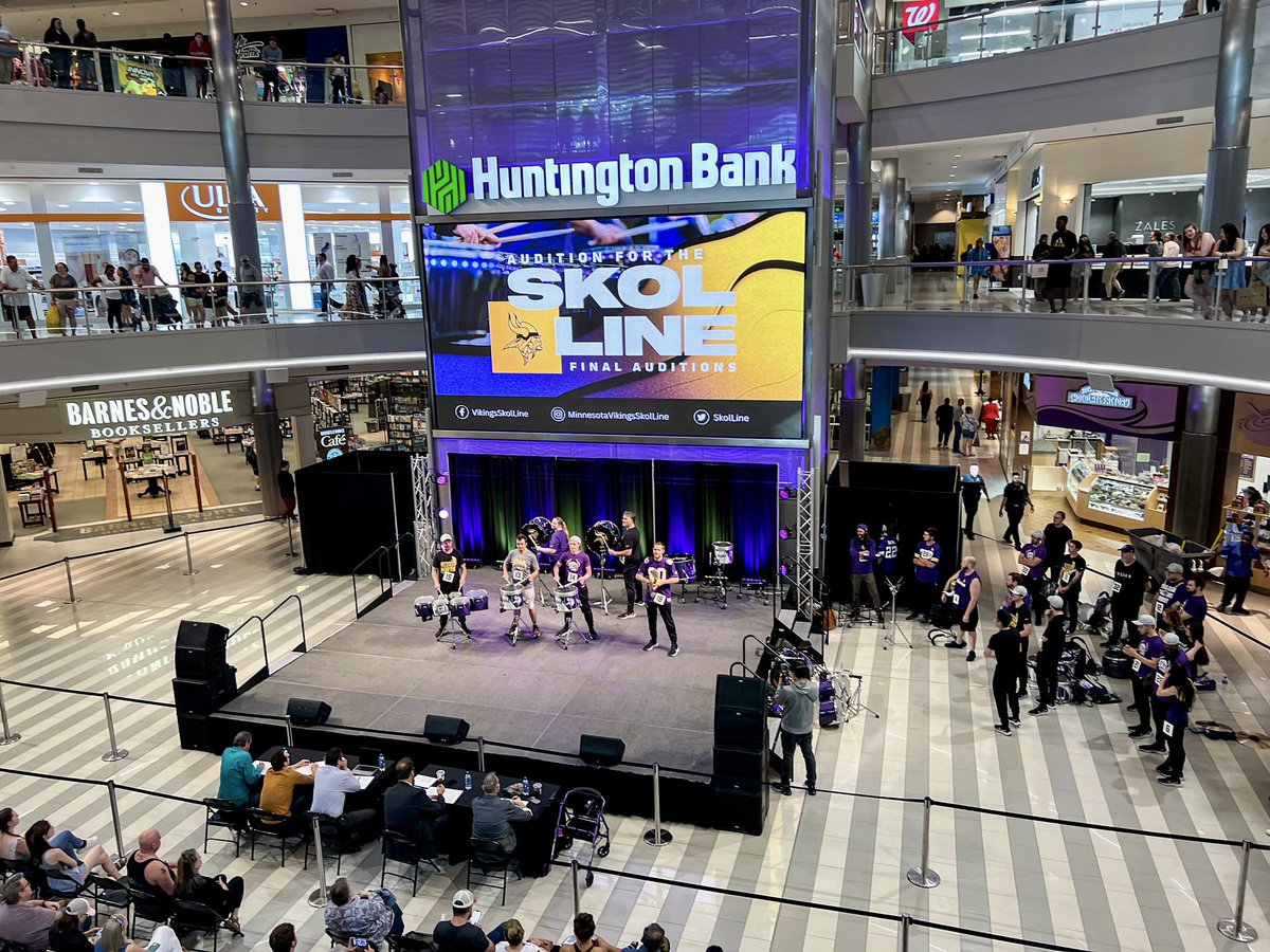 mallofamerica's tweet photo. Hard to beat a night filled with @SkolLine 2023 final auditions in the Rotunda! 🥁 https://t.co/H0dMawocM3