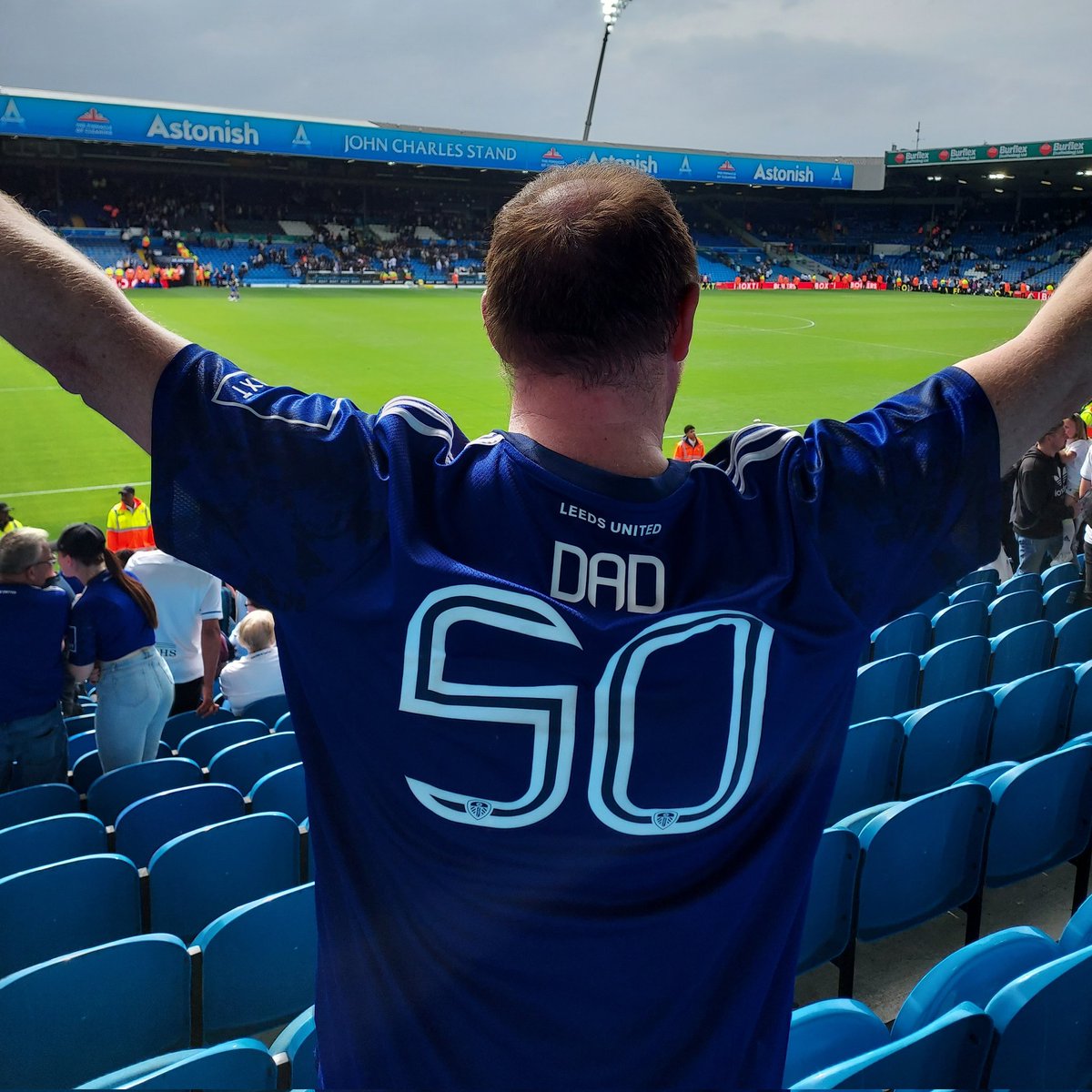 garycollinslufc's tweet photo. #NewProfilePic https://t.co/6G7XwwbaXD
