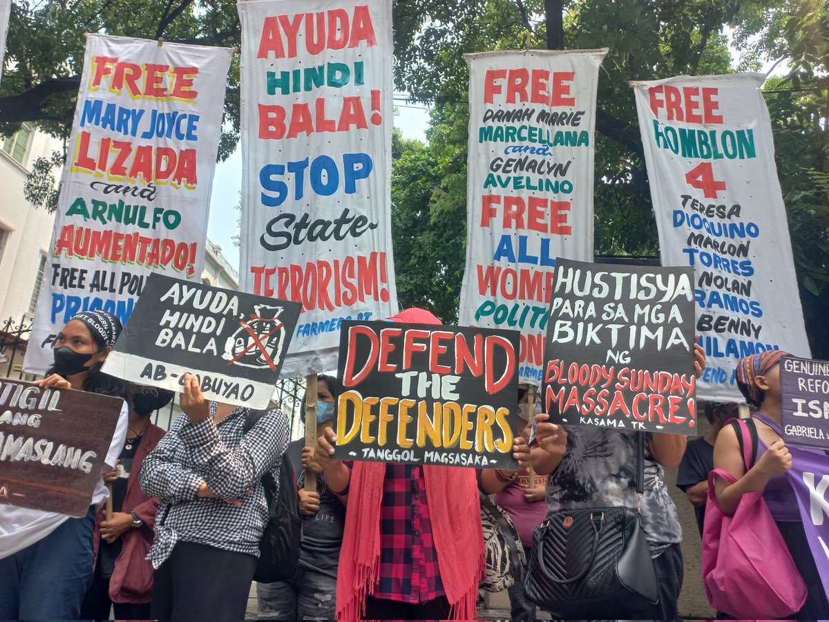 steXposure's tweet photo. NOW: In line with the 35th anniversary of bogus CARP and its extensions, peasant groups and agrarian reform advocates led by @kasama_tk launch a caravan today starting off at DOJ. 

#MartsaNgMagbubukid2023
#StandWithFarmers https://t.co/rBnu7li7ec