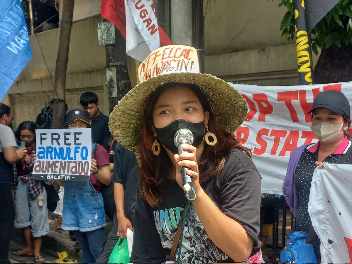 steXposure's tweet photo. NOW: In line with the 35th anniversary of bogus CARP and its extensions, peasant groups and agrarian reform advocates led by @kasama_tk launch a caravan today starting off at DOJ. 

#MartsaNgMagbubukid2023
#StandWithFarmers https://t.co/rBnu7li7ec