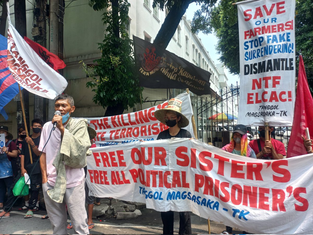 steXposure's tweet photo. NOW: In line with the 35th anniversary of bogus CARP and its extensions, peasant groups and agrarian reform advocates led by @kasama_tk launch a caravan today starting off at DOJ. 

#MartsaNgMagbubukid2023
#StandWithFarmers https://t.co/rBnu7li7ec