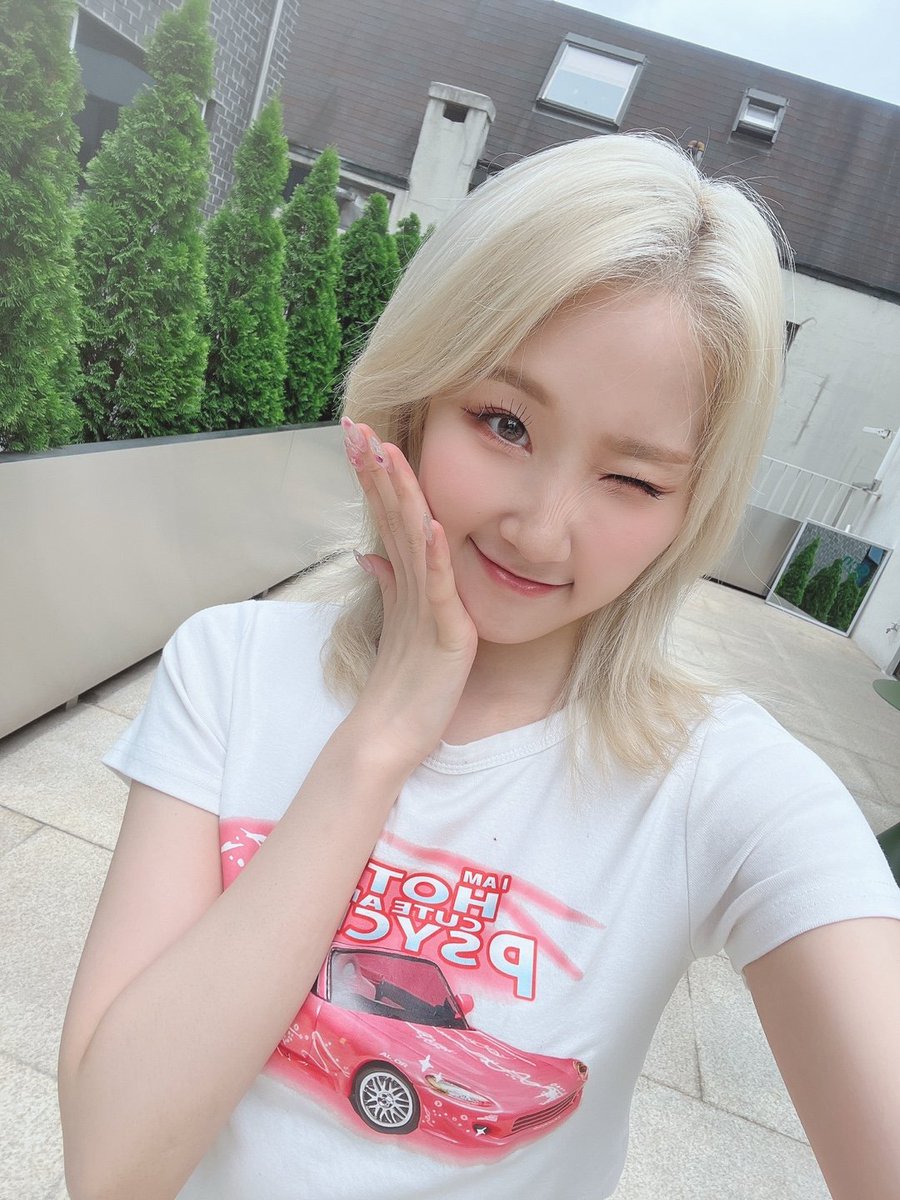 Lapillus_twt's tweet photo. 오늘은 시원한 날씨 ⛅🌬⭐⭐♡🫶

#Lapillus #라필루스 #Shana #샤나 https://t.co/BSDr62ON2q