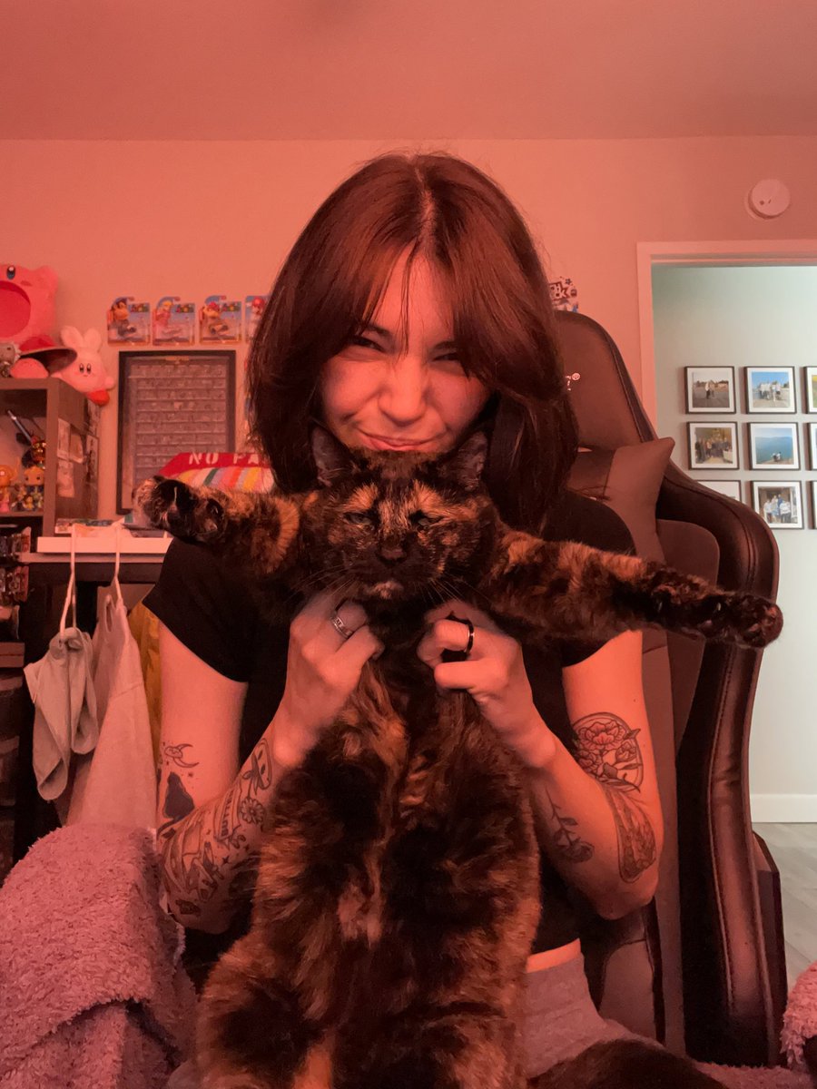 miknuzzi's tweet photo. i’m obsessed with her!!! https://t.co/8WS7SR57Sf