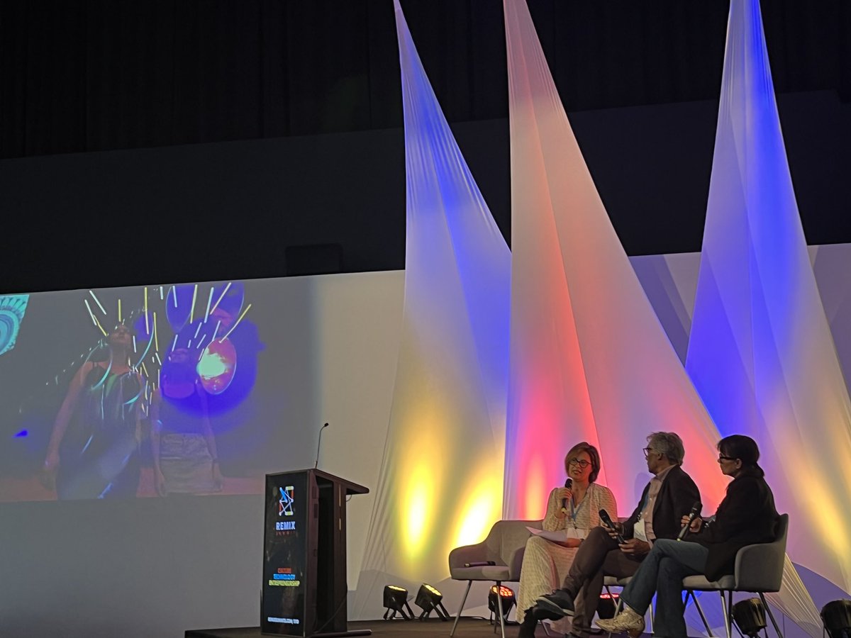 The story of Arrernte songlines, Country and indigenous art through light - great to hear the story of #Parrtjima and its creation by the traditional custodians Mparntwe (Alice Springs)- curated by Rhoda Roberts