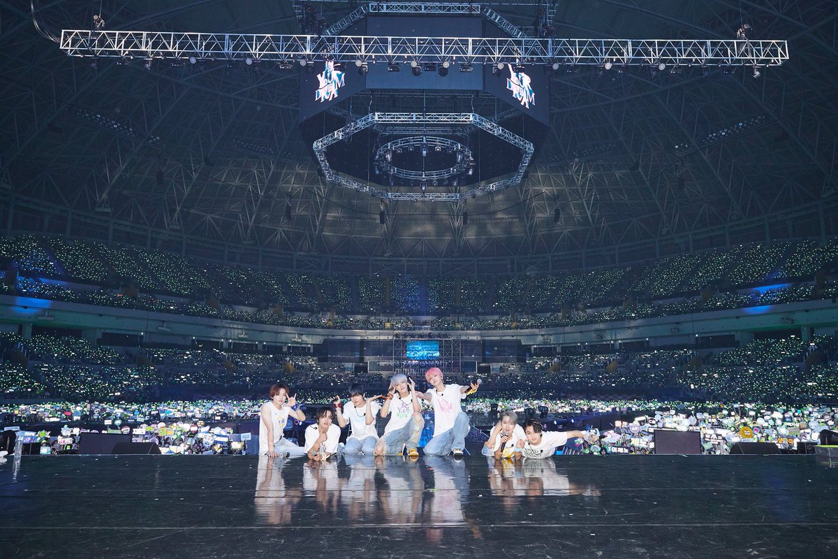 reqjun's tweet photo. ㅤ ㅤ

          Laksana putih dalam hitam yang merintih sedih, saya berdiri dengan rasa haru tiada henti. Semua terasa seperti mimpi, kita hadir dalam ruang yang sama 'tuk mengukir lebih banyak nostalgi.

ㅤ ㅤ https://t.co/y8uzgZc5eq