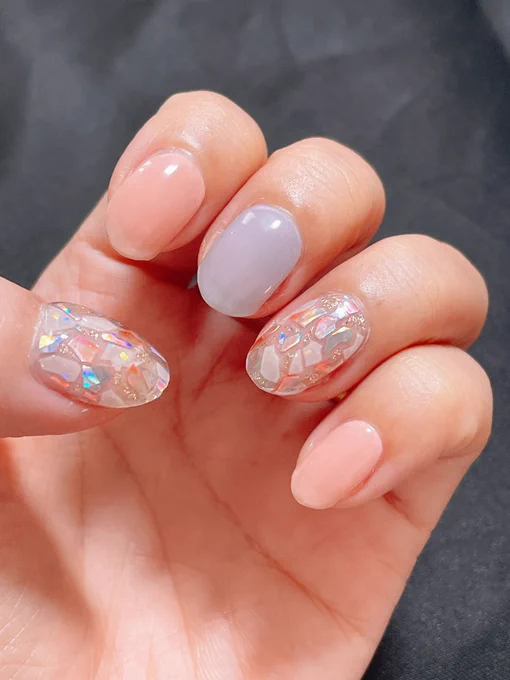 ohoraのネイルシールけっこういい感じ アートする時間がない時にいいかも ただそんなに長持ちはしなさそう 剥がれそうだったから結局ベースジェルとトップジェル塗ったので