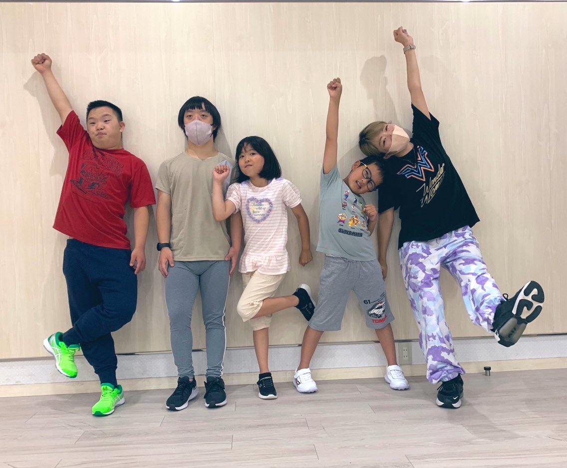 REINAcoco1125's tweet photo. 毎週水曜日は
ビギナークラス&RAYVELレッスン🕺✨
おつかれいべる🙌💎💓
#rayvel
#ダンスクラス
#enjoydancing
#inclusivedance https://t.co/FQVKtkn1Uv