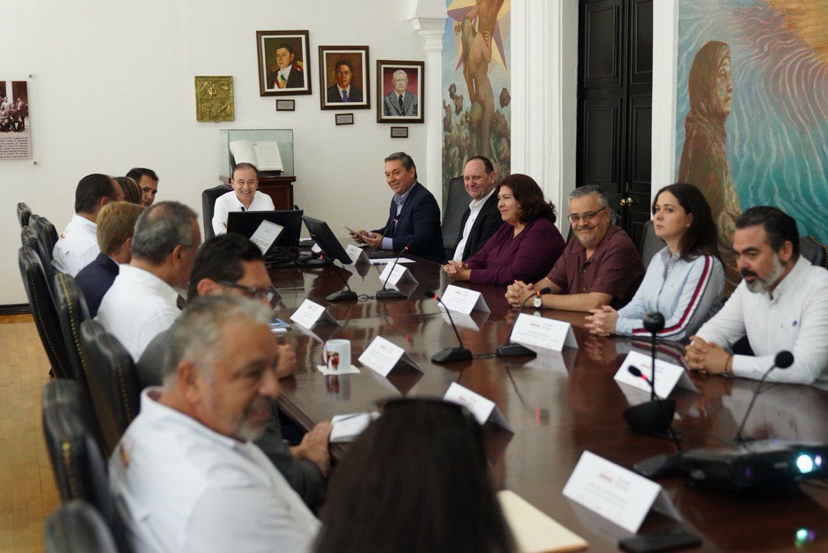 AlfonsoDurazo's tweet photo. Con el firme propósito de beneficiar a estudiantes sonorenses, firmamos el contrato con la empresa Mexico Pacific Limited para la donación de terrenos destinados a la construcción de Centros Escolares en #PuertoLibertad, los cuales impulsarán el desarrollo educativo de la región.

#CompromisosFirmes
#TierraDeOportunidades