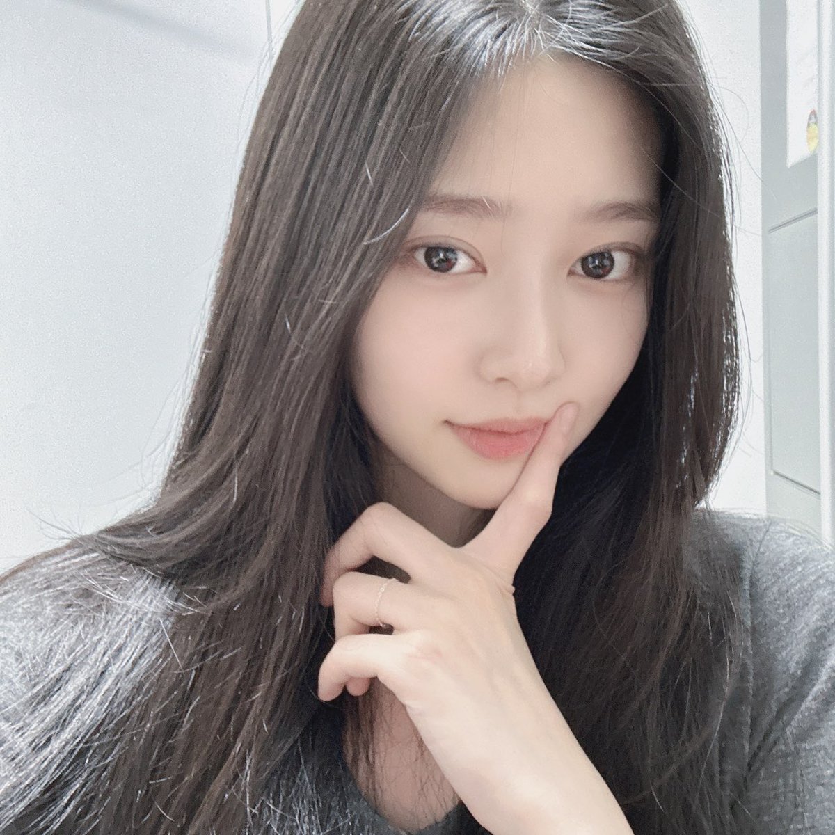 mingtext's tweet photo. [230608] 🦊🫧 12:10 PM

[📸]
: y/n you brought an umbrella right?! https://t.co/SOeGNYPeco
