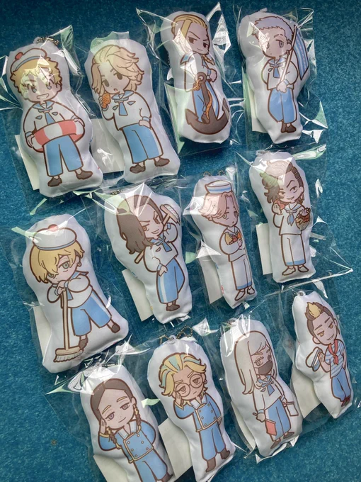 東リべコラボの布もの系のサンプルいただいた クッションキーホルダーって初めて?だけどサイズ感かわいいね。バッグや巾着のプリントもきれい