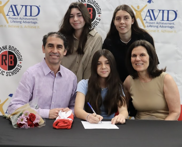 CherylCuddihy's tweet photo. Today our new @rbmsrockets crew of #AVID Ss signed their contracts, accompanied by their personal fan clubs! Welcome to the #AVIDElective class!
So glad you are here & can't wait to spend time with you in the 23-24 school year! #ThisIsAVID #RBBisBIA @DreamBigRB @RedBankSup https://t.co/7ynhBVSfYP