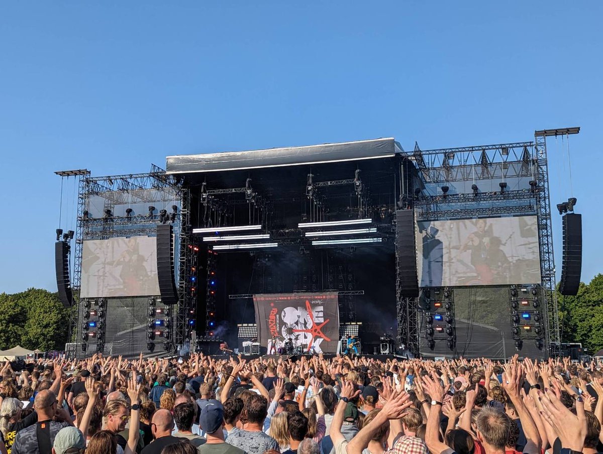 ONEOKROCK_japan's tweet photo. Netherlands!!
#ONEOKROCK #MUSE #Europe #tour https://t.co/MHhKPB8Hx1