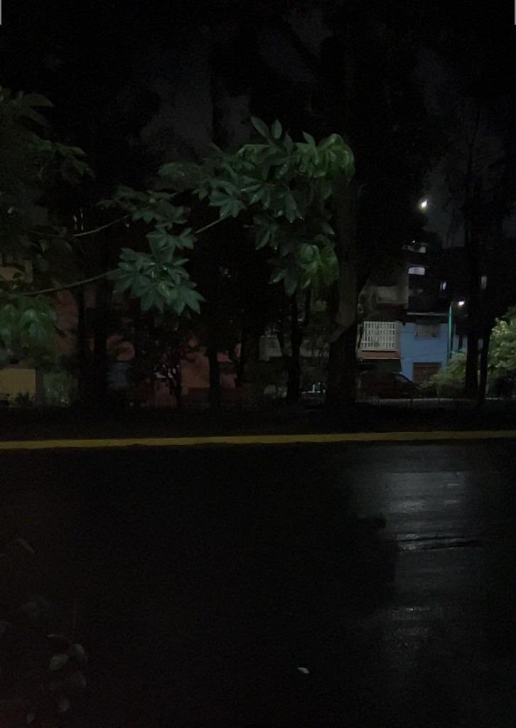 CFELIPEPESCADOR's tweet photo. @SandraCuevas_ @AlcCuauhtemocMx @centro_alcaldia @Israel_Quiroz16 dese hace 25 días no ahí luz en el parque ferrocarril hidalgo desde hierro hasta cobre llevamos reportándolo y no nos atienden qué hay que hacer ayúdenos ya hubo robos https://t.co/n5WDVjQ4EF