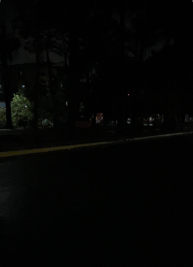 CFELIPEPESCADOR's tweet photo. @SandraCuevas_ @AlcCuauhtemocMx @centro_alcaldia @Israel_Quiroz16 dese hace 25 días no ahí luz en el parque ferrocarril hidalgo desde hierro hasta cobre llevamos reportándolo y no nos atienden qué hay que hacer ayúdenos ya hubo robos https://t.co/n5WDVjQ4EF