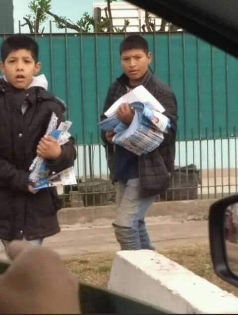 -se acerca el finde y no hay un peso
-mi socio y yo