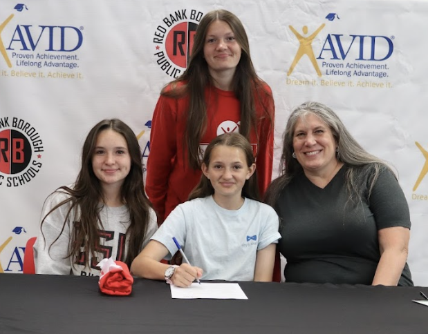 CherylCuddihy's tweet photo. Today our new @rbmsrockets crew of #AVID Ss signed their contracts, accompanied by their personal fan clubs! Welcome to the #AVIDElective class!
So glad you are here & can't wait to spend time with you in the 23-24 school year! #ThisIsAVID #RBBisBIA @DreamBigRB @RedBankSup https://t.co/7ynhBVSfYP