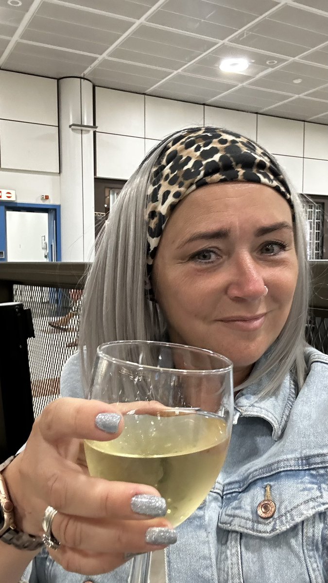 teabee1968's tweet photo. Adios cheeky little airport selfie #gatwickairport https://t.co/IF773NCz1D