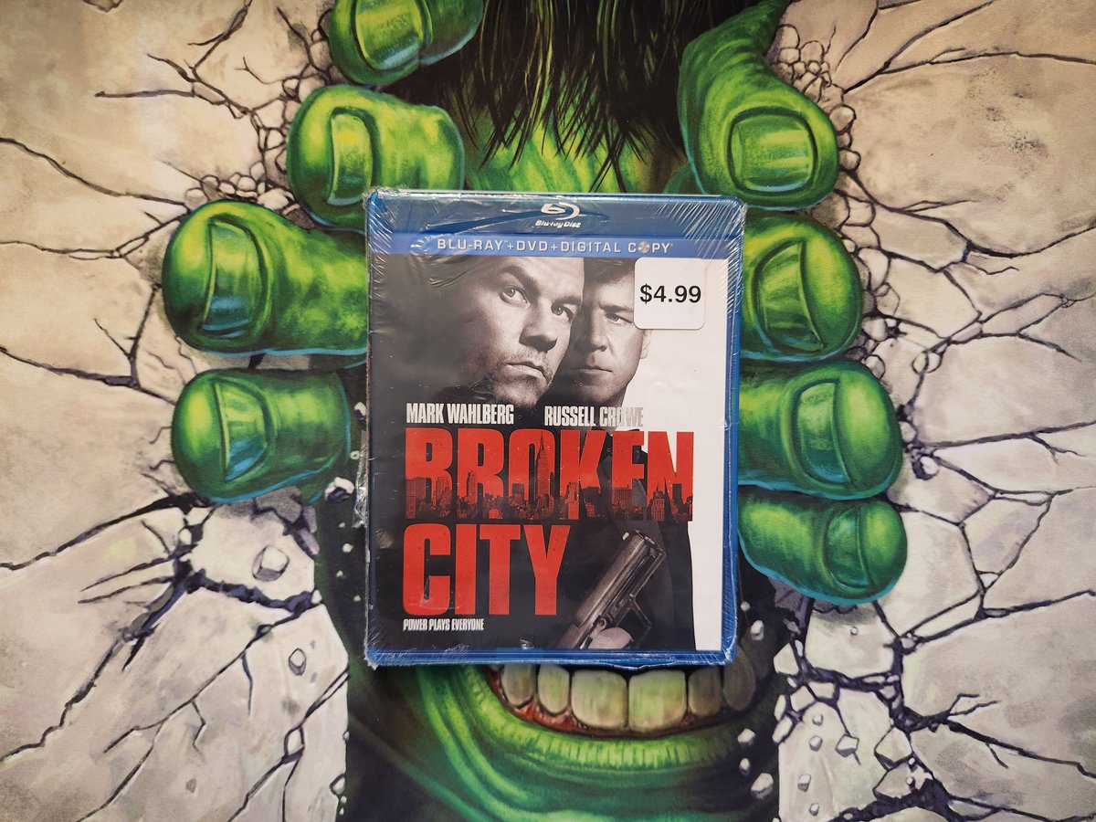 Broken City on #bluray. $2 flea market find. 

#PhysicalMedia 
#dollarcinema
#fleamarketfind