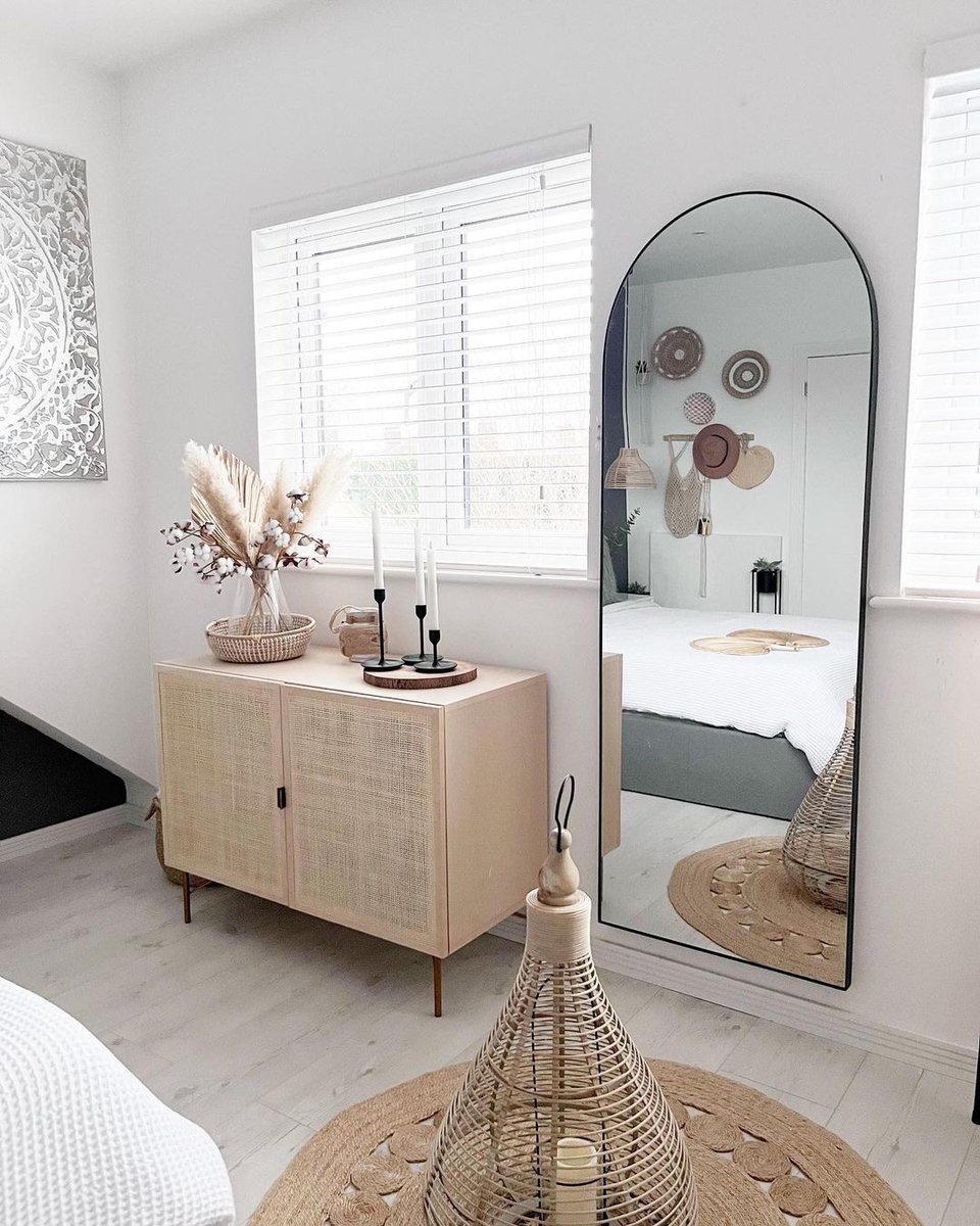 A fresh new look for summer…🤩Adopt soft neutrals to decorate this room.
📸:@housenumber10

 #interiordesign #livingroominspo #homeinspo #rattan #rattanfurniture #bohodecor #neutraldecor