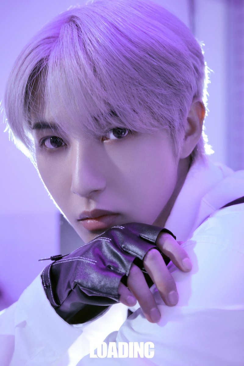 reqjun's tweet photo. ㅤ ㅤ

          Variasi kedua. Dengan gaya lebih formal menjadikan tampilan saya begitu memesona. Lihatlah bidik mata yang terpancar sempurna, akankah Czennies dapat mengira bahwa tampilan ini baik untuk saya?

ㅤ ㅤ https://t.co/CnaPFKSHAv
