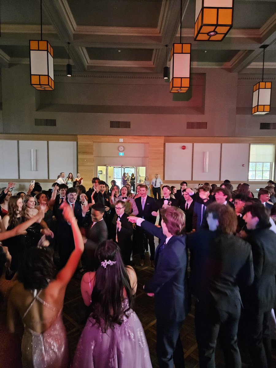 OLOLCRUSADERS's tweet photo. Incredible OLOL Prom last night! Congratulations to the Class of 2023 and thank you to the wonderful staff at Creelman Hall @uofg 🎉💃🏽🕺🏽🎓 https://t.co/Gcloruycz8