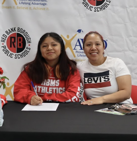 CherylCuddihy's tweet photo. There is always a sense of possibility and connection as Ss sign their #AVID contracts. Welcome to our new Ss &amp; thx to parents, teachers, siblings &amp; friends for supporting our @rbmsROCKETS on their #BestSelf journey of a lifetime!  #ThisIsAVID #RBBisBIA @DreamBigRB @RedBankSup https://t.co/j9hwG0nNJg