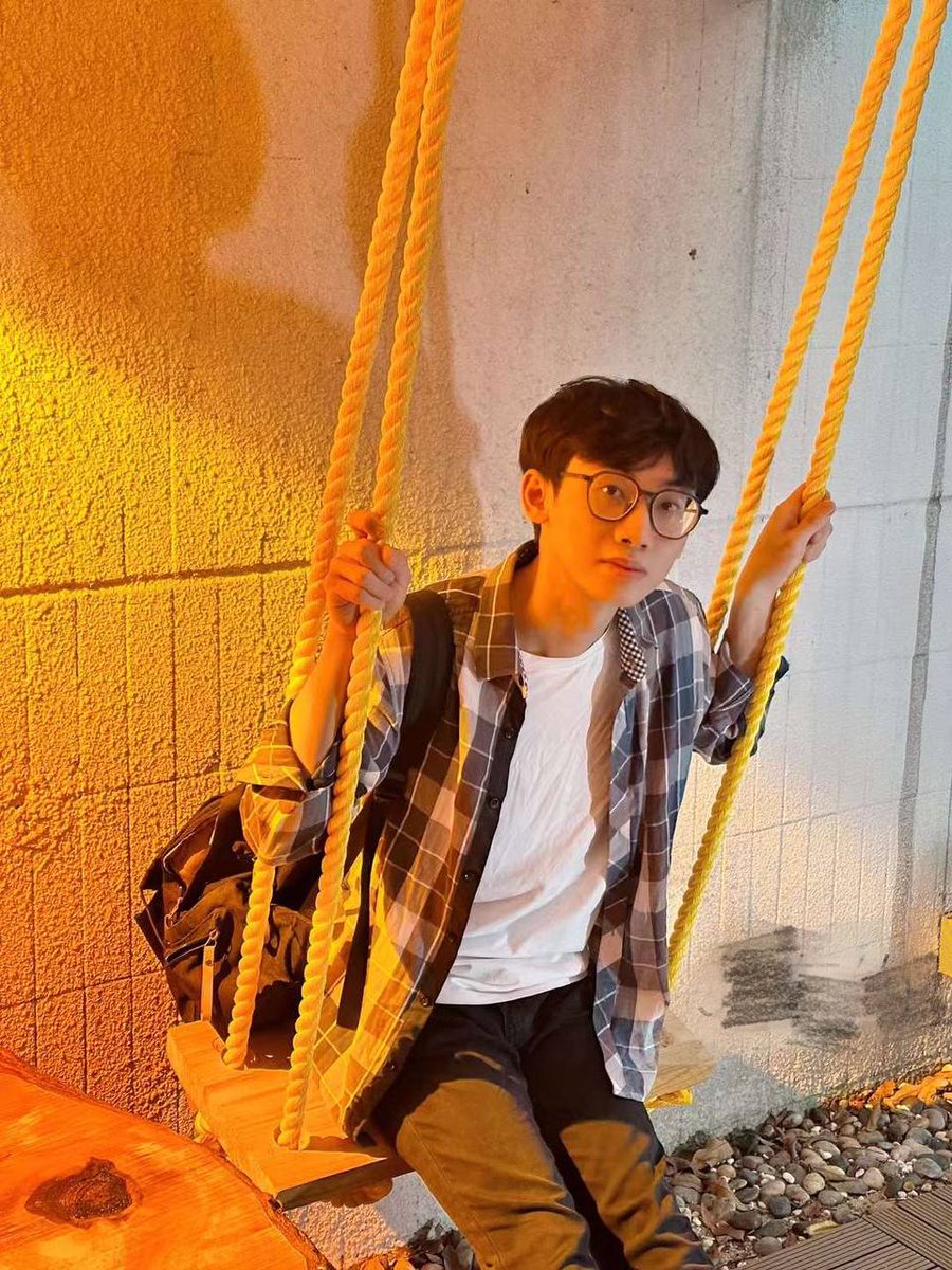 UptonBrowne13's tweet photo. @bbcnewsjapan I know him personally, he seems to have returned to Hong Kong, his father is from Hong Kong, and he had dinner with him a few days ago https://t.co/rhkYYEc2Fn